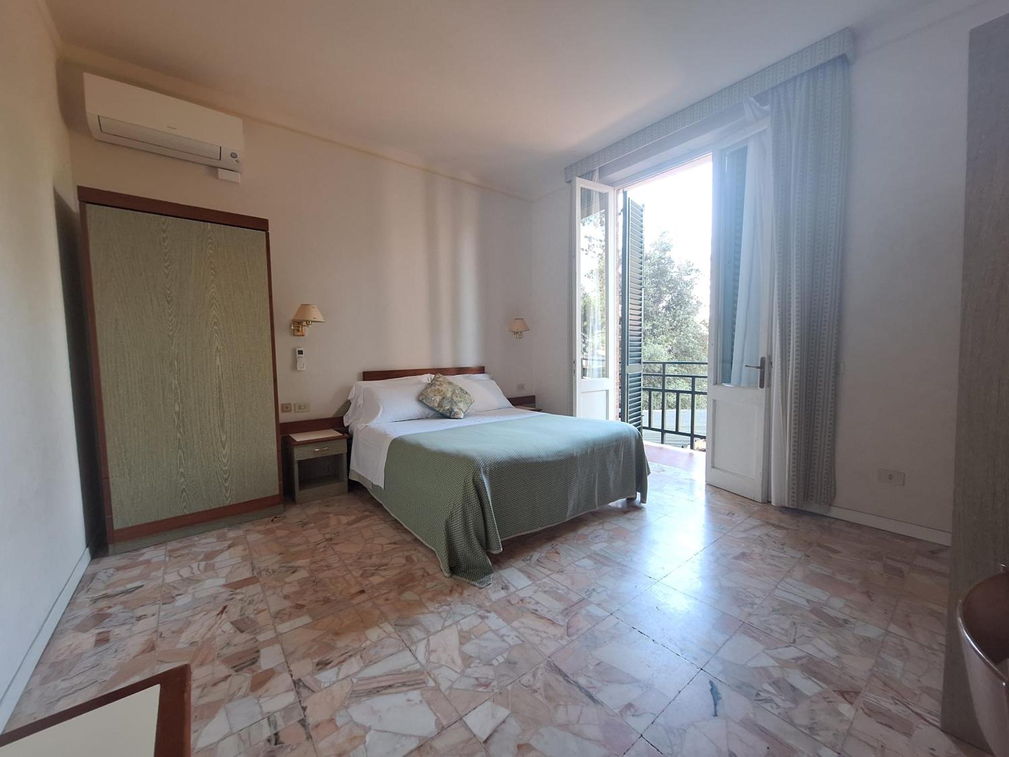 Hotel Villa Tiziana مارينا دي بييتراسانْت المظهر الخارجي الصورة