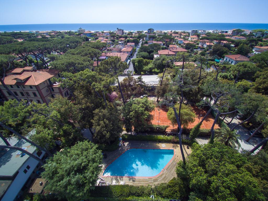 Hotel Villa Tiziana مارينا دي بييتراسانْت المظهر الخارجي الصورة